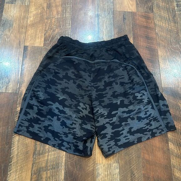 Lululemon shorts M (5500) - Picture 3 of 5